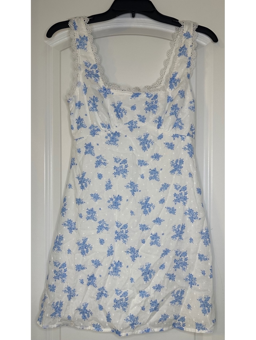 Altar'd State Women's White and Blue Floral Lace Trim Sleeveless Dress Size S